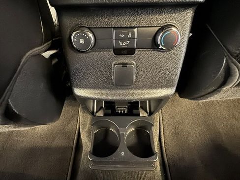 Used 2017 Ford Explorer XLT w/ Equipment Group 202A AWD/4WD image 21