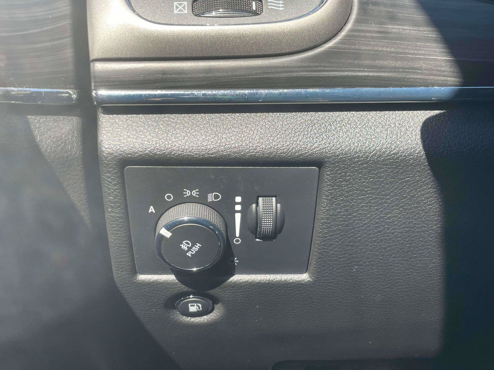 Used 2021 Jeep Grand Cherokee Limited AWD/4WD image 20