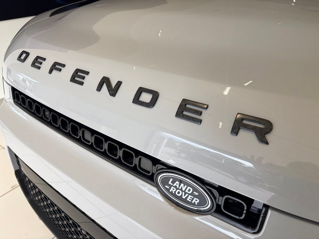 New 2026 Land Rover Defender 110 AWD/4WD image 9