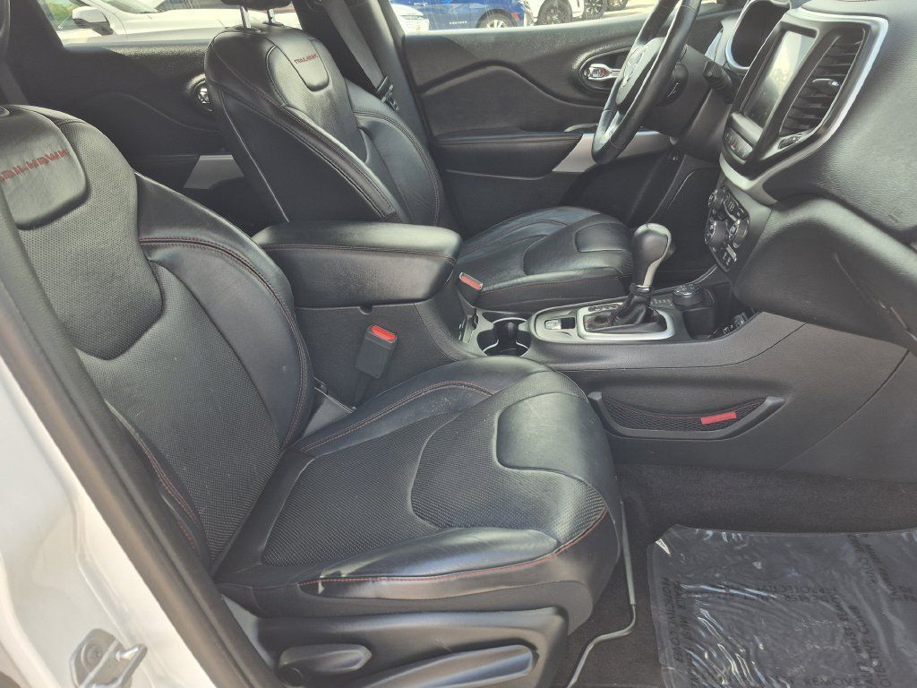 Used 2017 Jeep Cherokee Trailhawk AWD/4WD image 14