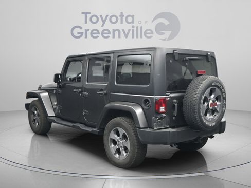 Used 2017 Jeep Wrangler Unlimited Sahara w/ Connectivity Group AWD/4WD image 8