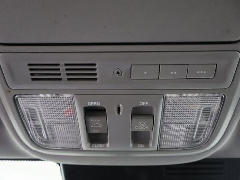 Used 2022 Honda CR-V Touring image 6