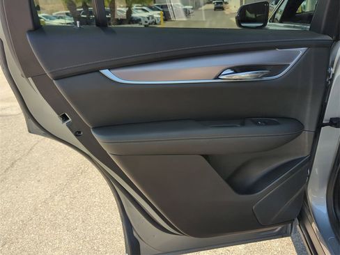 Used 2025 Cadillac XT6 Luxury image 25
