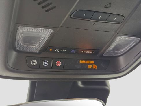 Used 2021 Cadillac XT4 Premium Luxury FWD image 33