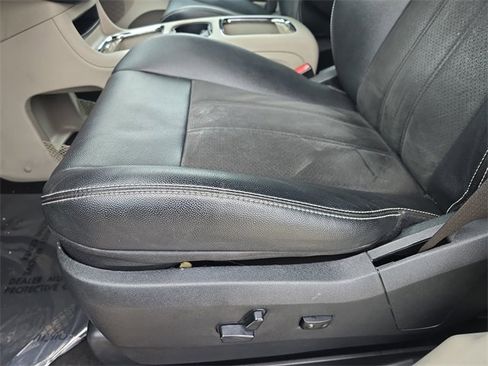 Used 2019 Dodge Grand Caravan SXT image 31