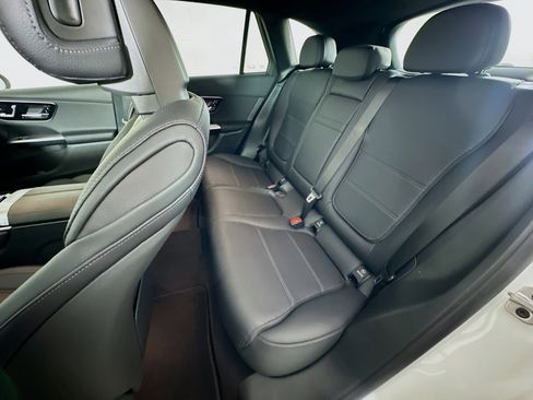 Used 2025 Mercedes-Benz GLC 300 image 26