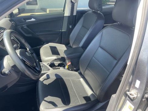 Used 2021 Volkswagen Tiguan SE image 10