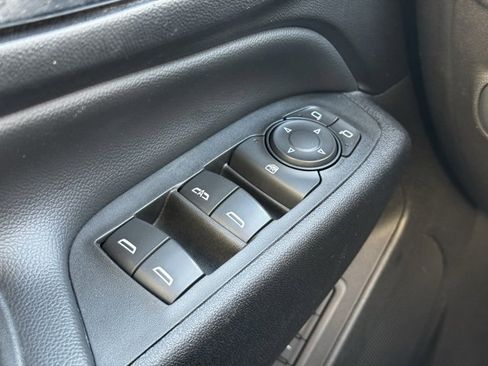 Used 2020 Chevrolet Equinox LT w/ Sport Edition image 32