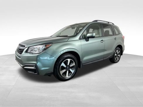 Used 2017 Subaru Forester 2.5i Premium AWD/4WD image 2