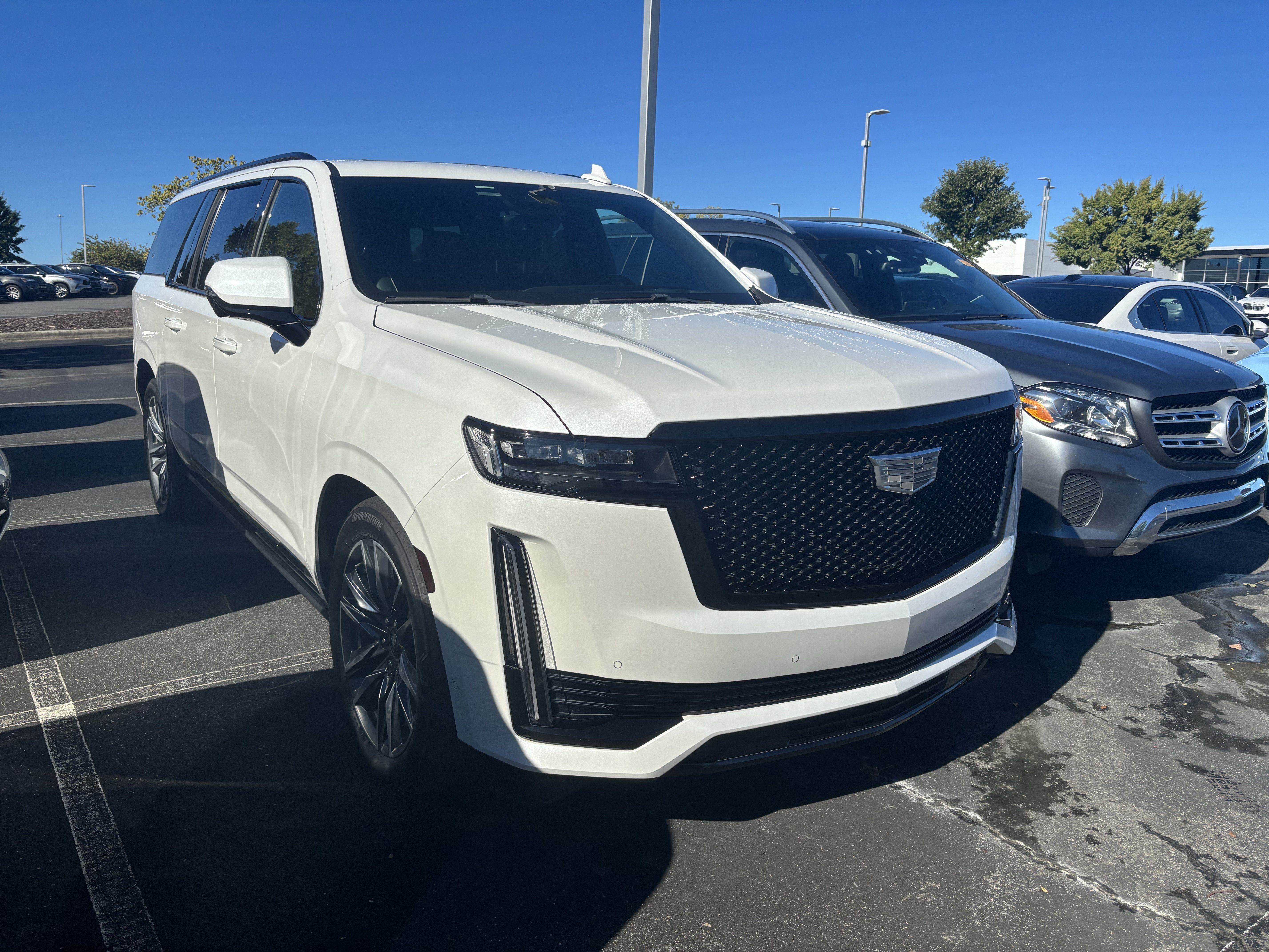 Used 2022 Cadillac Escalade ESV Sport w/ Touring Package RWD image 2