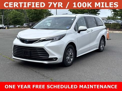 Used 2025 Toyota Sienna XLE FWD image 5