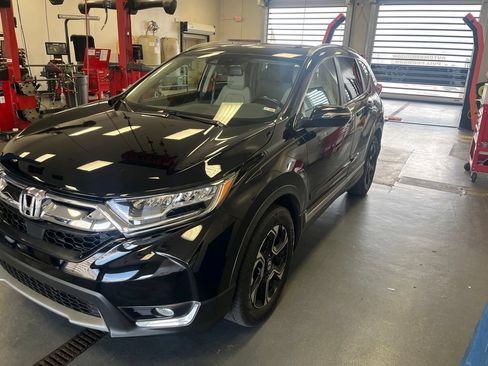 Used 2018 Honda CR-V Touring image 2