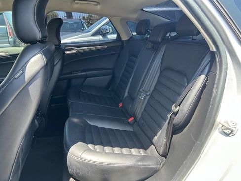 Used 2019 Ford Fusion SEL FWD image 17