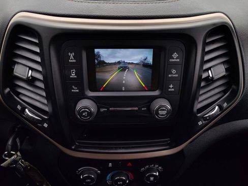 Used 2015 Jeep Cherokee Sport w/ Sport Appearance Group image 8