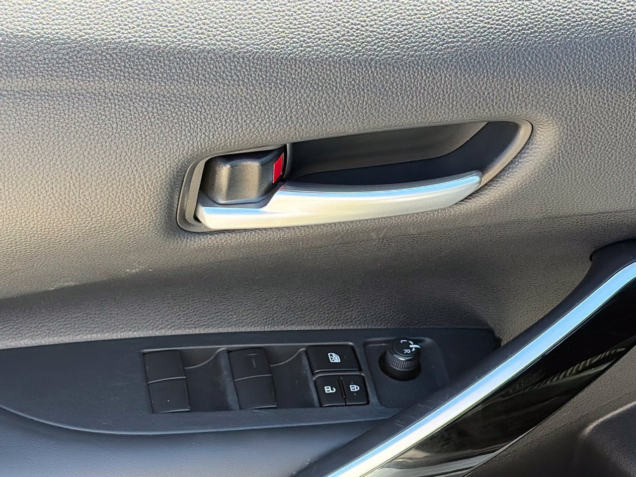 Used 2024 Toyota Corolla XSE FWD image 6