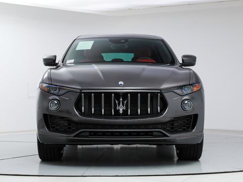 Certified 2023 Maserati Levante GT AWD/4WD image 8