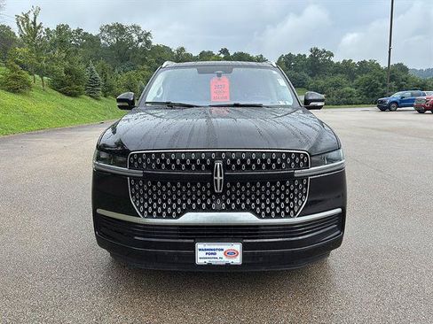 Used 2025 Lincoln Navigator Reserve AWD/4WD image 7