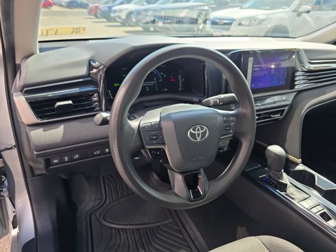 Used 2025 Toyota Camry LE FWD image 3