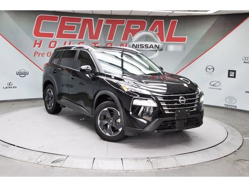 Used 2024 Nissan Rogue SV w/ SV Premium Package FWD image 1