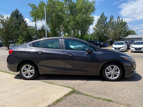 Used 2017 Chevrolet Cruze LT FWD image 6