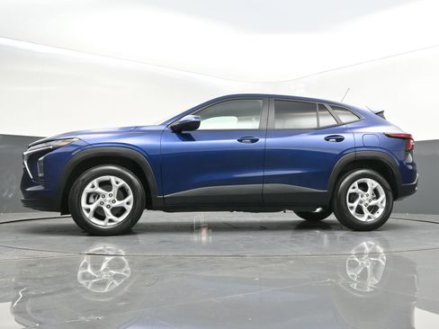 Used 2024 Chevrolet Trax LS w/ LS Convenience Package FWD image 35