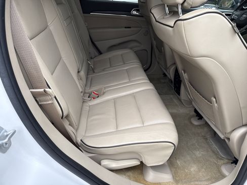 Used 2015 Jeep Grand Cherokee Overland w/ Trailer Tow Group IV image 16