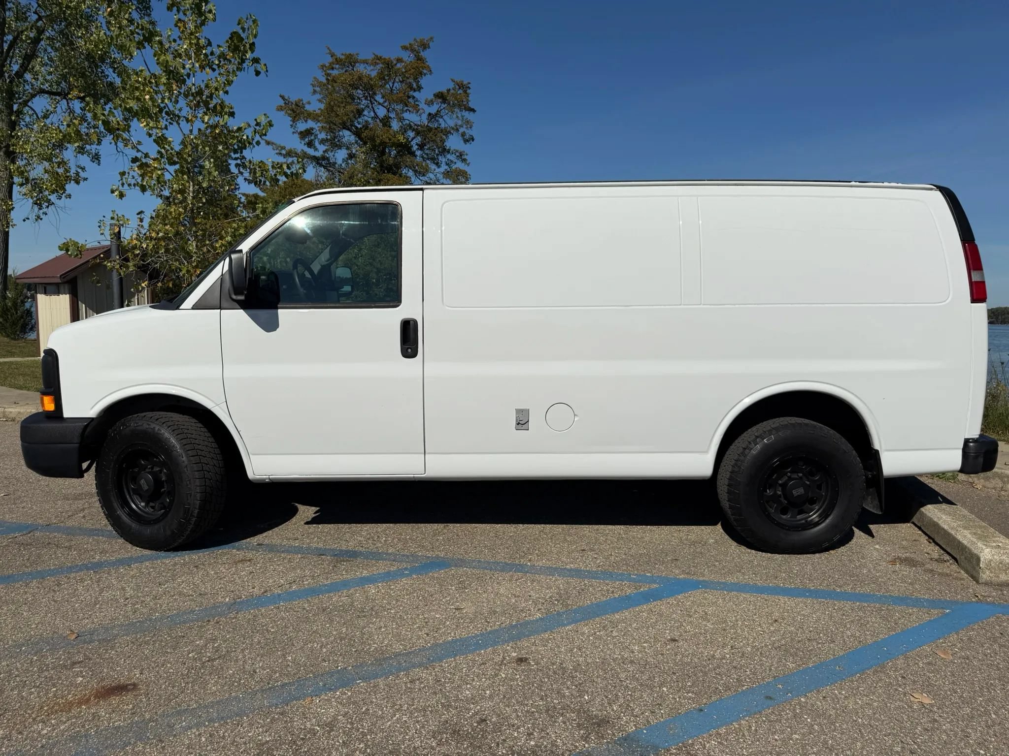 Used 2015 GMC Savana 2500 RWD image 8