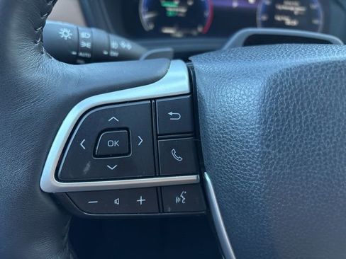 Used 2025 Toyota Grand Highlander AWD image 23