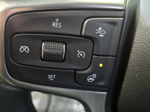 Used 2023 Chevrolet Suburban LT w/ Luxury Package image 19