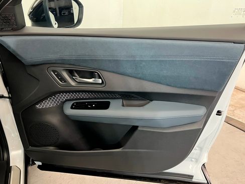 New 2025 Nissan Ariya Platinum image 23