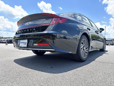 Used 2023 Hyundai Sonata Limited w/ Cargo Package FWD image 10