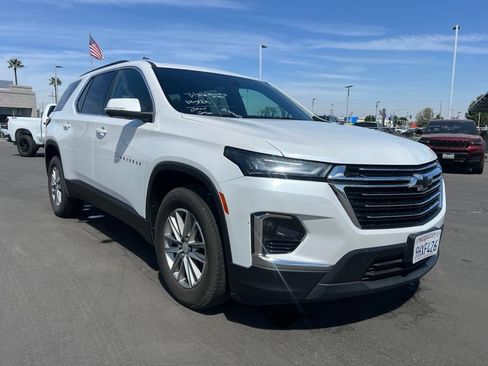 Certified 2023 Chevrolet Traverse LT FWD image 1