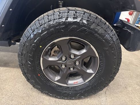 Used 2021 Jeep Gladiator Rubicon w/ Cold Weather Group image 8