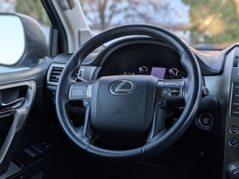 Used 2016 Lexus GX 460 image 14
