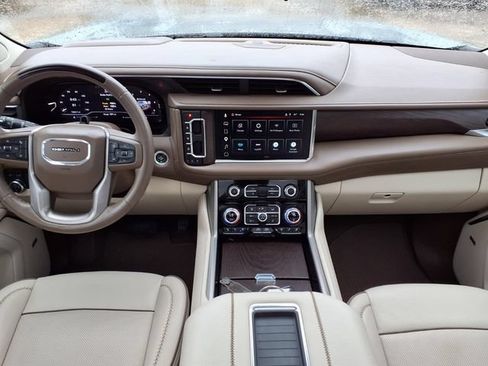 Used 2023 GMC Yukon XL Denali w/ Denali Reserve Package AWD/4WD image 8