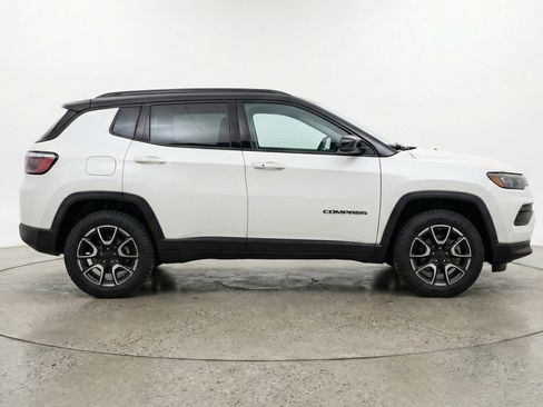 Used 2025 Jeep Compass Trailhawk AWD/4WD image 11