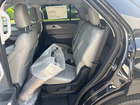 New 2026 Ford Explorer Active w/ Active Comfort Package AWD/4WD image 13
