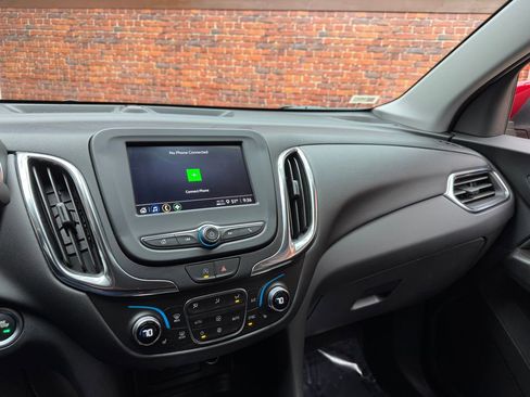 Used 2023 Chevrolet Equinox LT FWD image 17