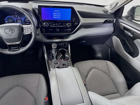 Certified 2025 Toyota Highlander Platinum AWD/4WD image 24