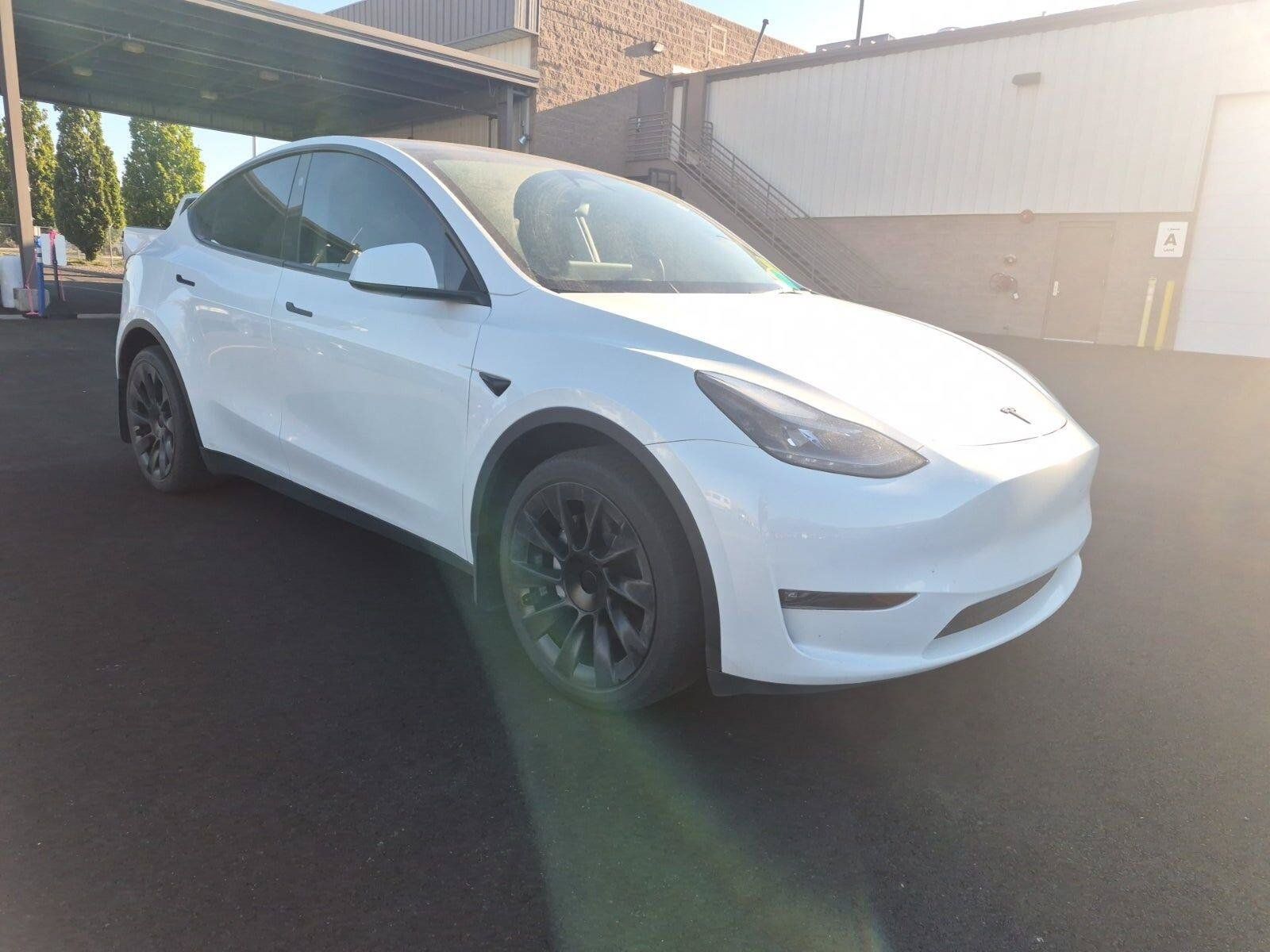 Used 2023 Tesla Model Y Long Range AWD/4WD image 2