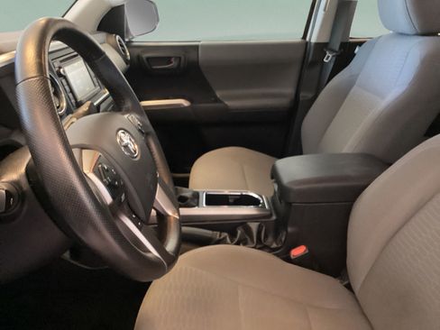 Used 2019 Toyota Tacoma SR5 AWD/4WD image 18