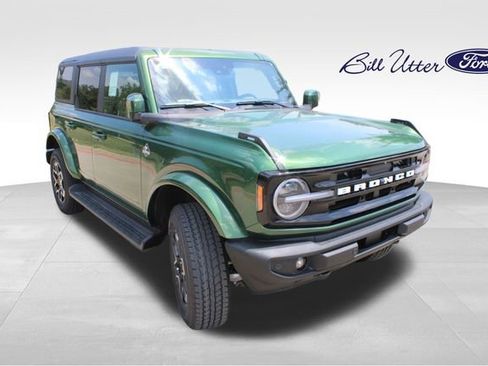 New 2025 Ford Bronco Outer Banks image 2