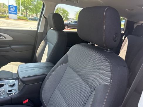 Used 2018 Chevrolet Traverse LT AWD/4WD image 12