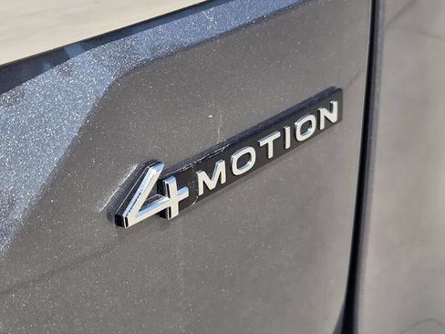 Used 2024 Volkswagen Atlas SE AWD/4WD image 16
