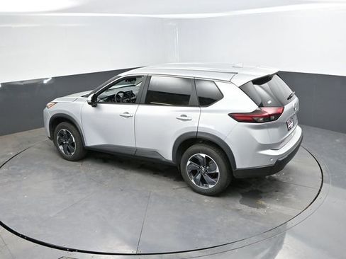 Used 2025 Nissan Rogue SV AWD/4WD image 38