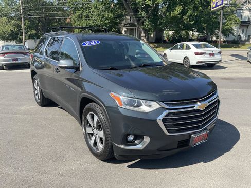 Used 2021 Chevrolet Traverse LT w/ LT Premium Package AWD/4WD image 7