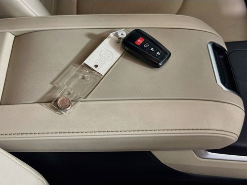 Used 2023 Toyota Highlander XLE FWD image 33