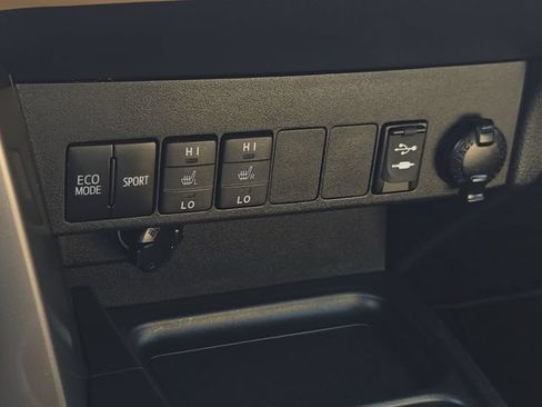 Certified 2018 Toyota RAV4 XLE AWD/4WD image 27
