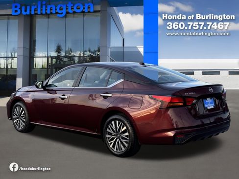 Used 2023 Nissan Altima 2.5 SV image 4