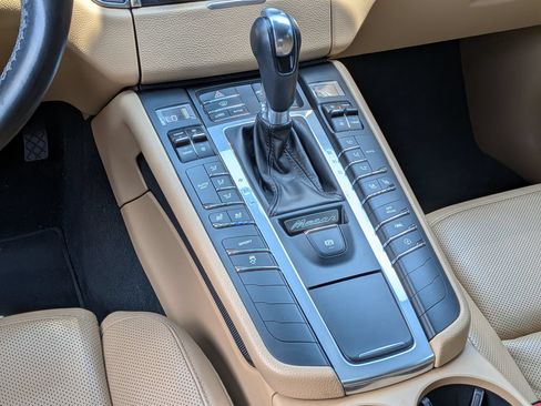 Used 2017 Porsche Macan AWD/4WD image 17
